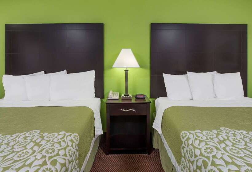 בית מלון כפרי Days Inn By Wyndham Calvert City Paducah East