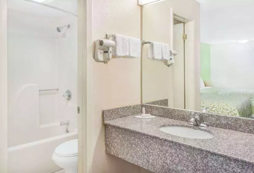 Hotelli Days Inn By Wyndham Calvert City   Paducah East