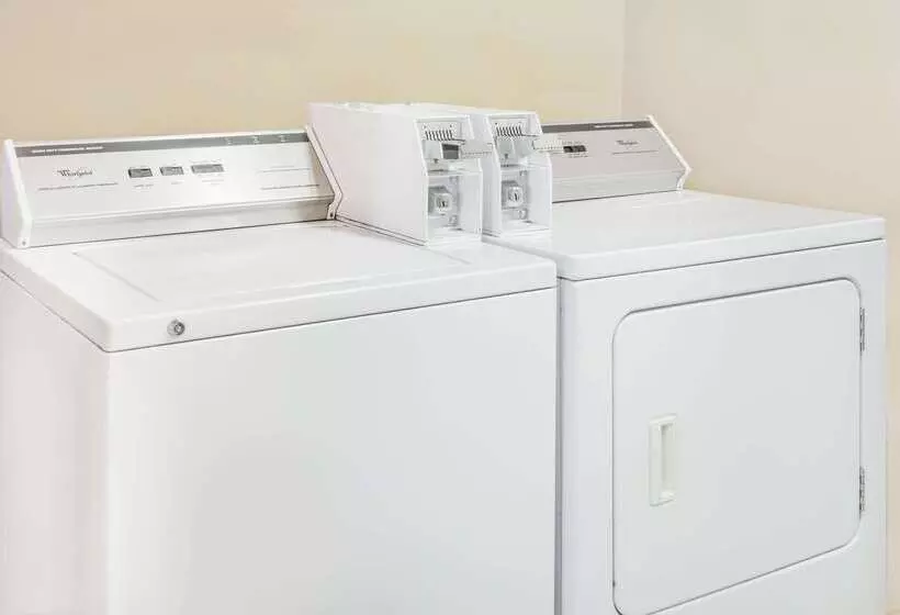 Hotelli Days Inn By Wyndham Calvert City   Paducah East