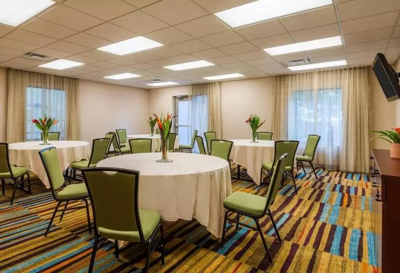 Отель Fairfield Inn & Suites – Buffalo Airport