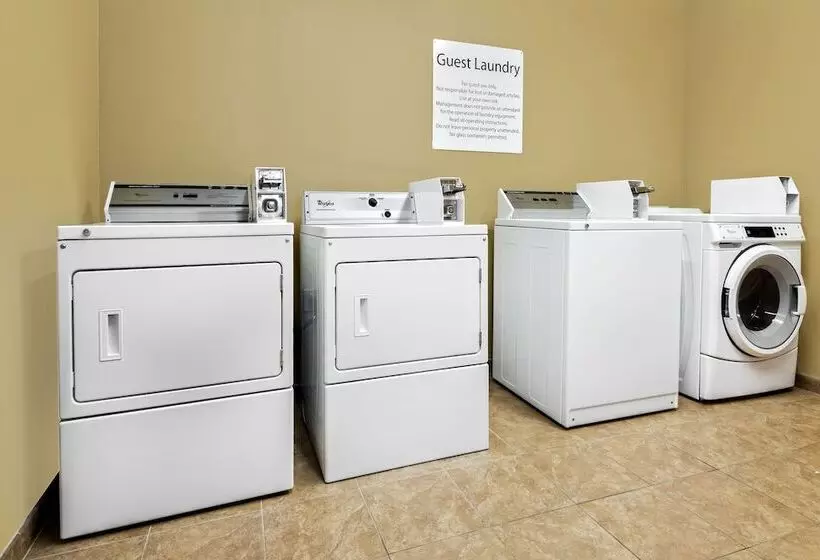 Отель Holiday Inn Express & Suites Cotulla, An Ihg