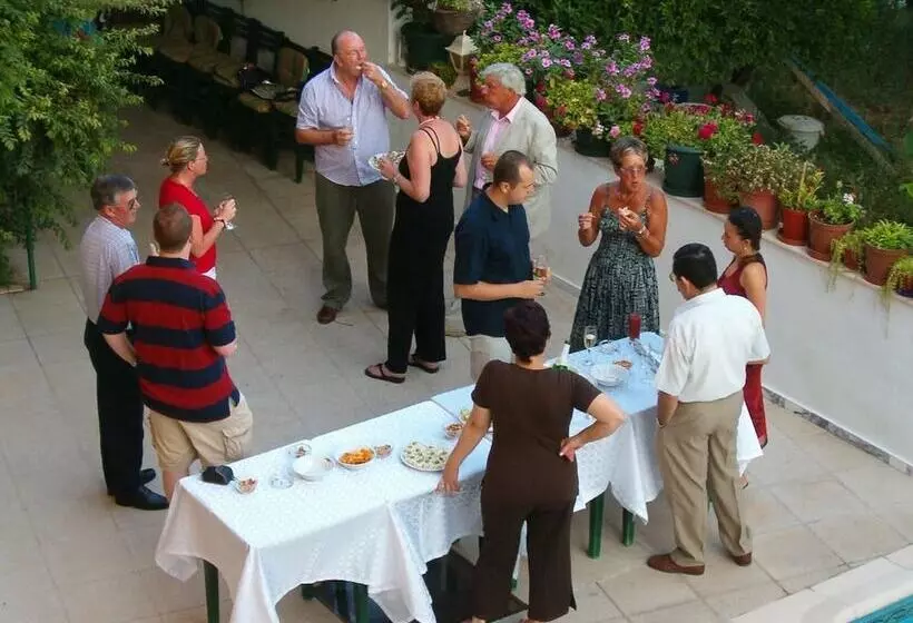 Отель Mandalinn