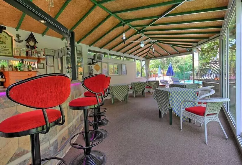 Отель Mandalinn