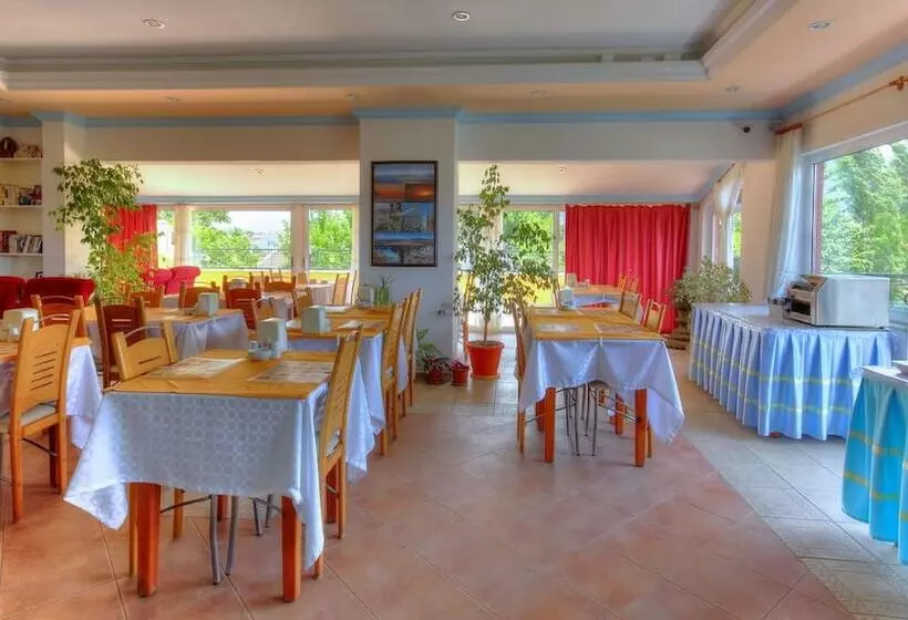 Отель Mandalinn