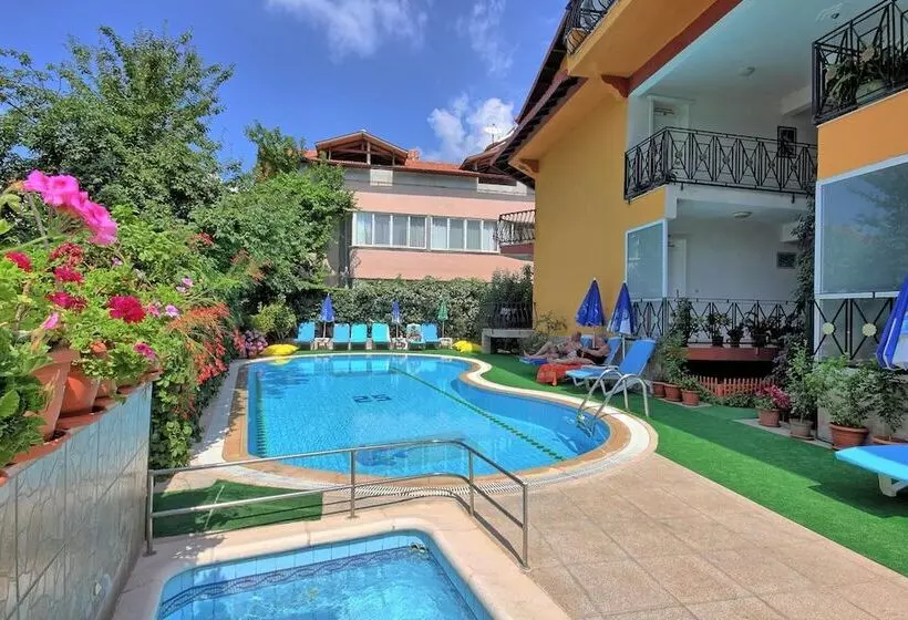 Отель Mandalinn