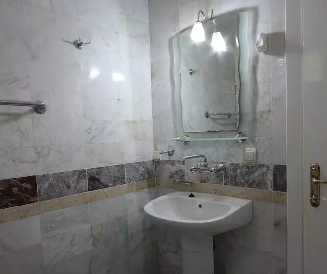 Отель Mandalinn