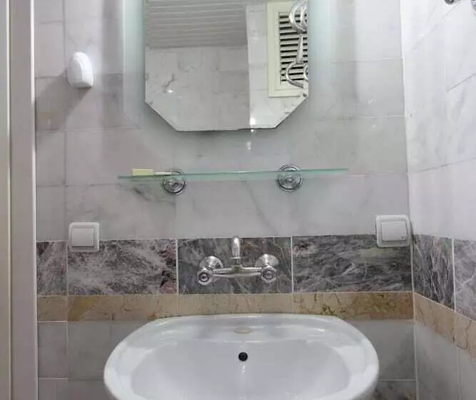 Отель Mandalinn