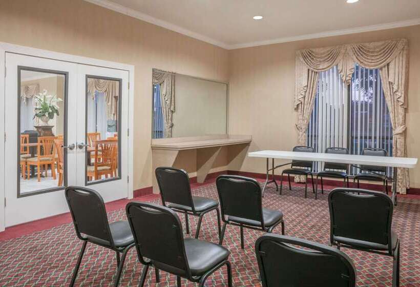 בית מלון כפרי Super 8 By Wyndham Brookshire Tx