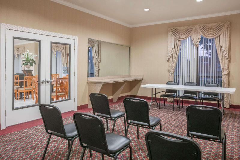 בית מלון כפרי Super 8 By Wyndham Brookshire Tx