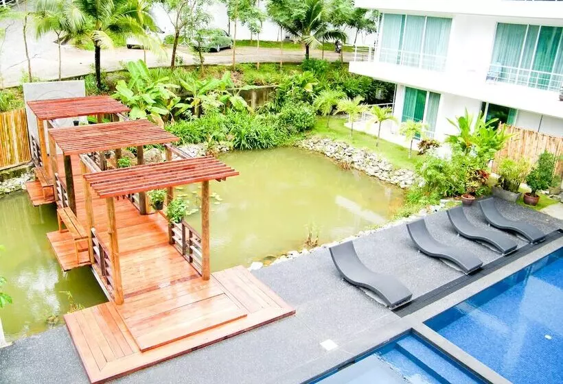 בית מלון כפרי The Trees Club Resort