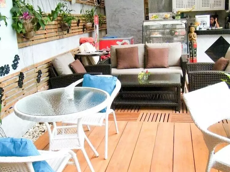 בית מלון כפרי The Trees Club Resort