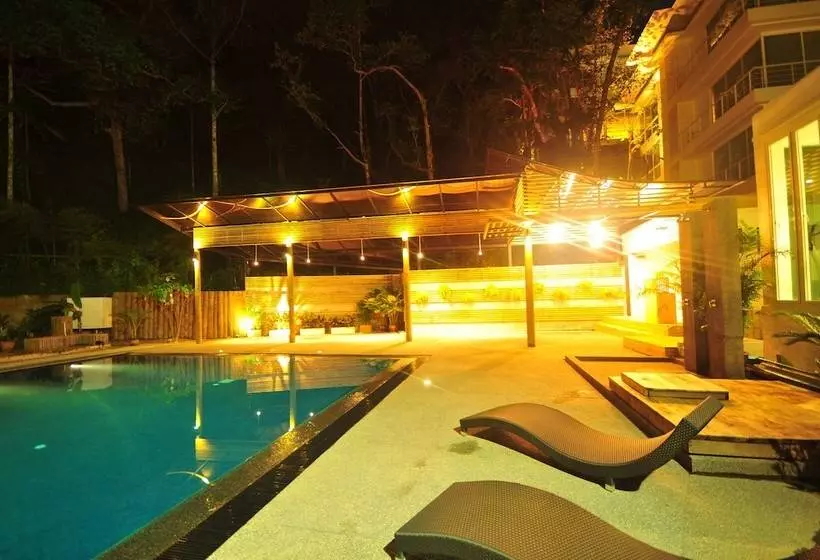 בית מלון כפרי The Trees Club Resort