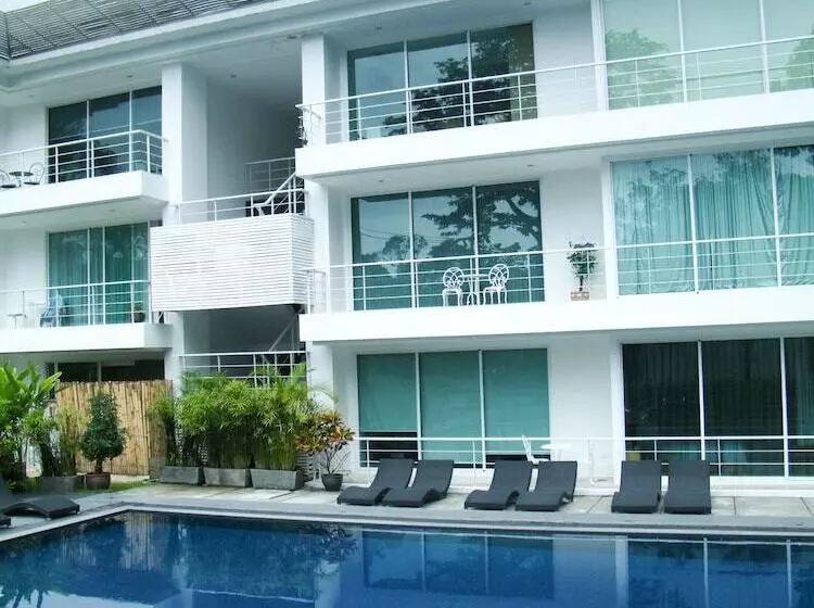 בית מלון כפרי The Trees Club Resort