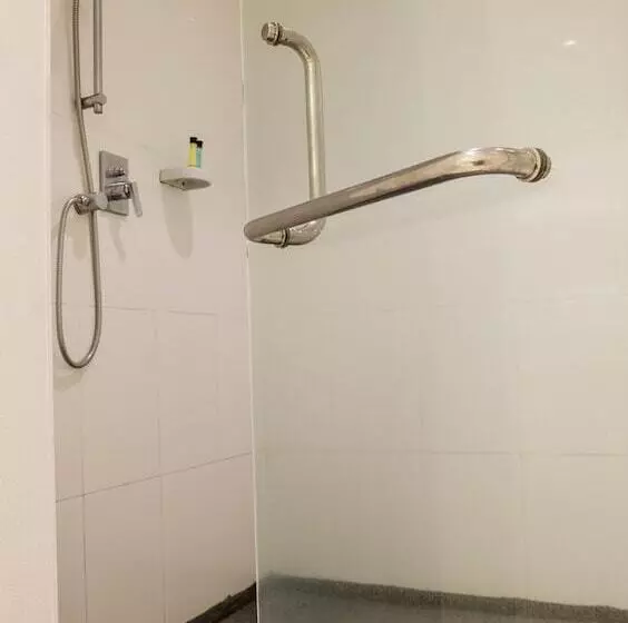 בית מלון כפרי The Trees Club Resort