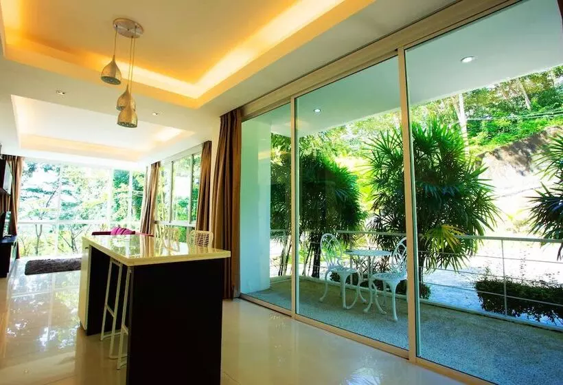 בית מלון כפרי The Trees Club Resort