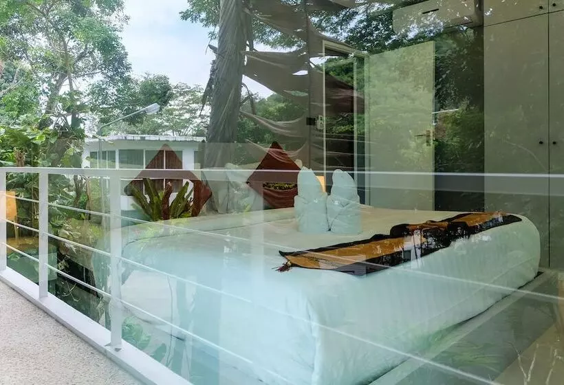 בית מלון כפרי The Trees Club Resort