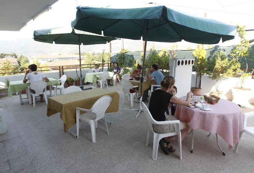 בית מלון כפרי Vardar Pension