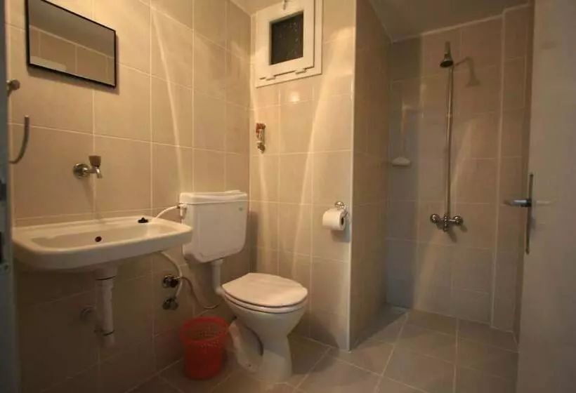 ホテル Vardar Pension