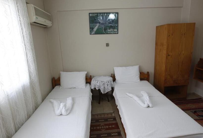 בית מלון כפרי Vardar Pension