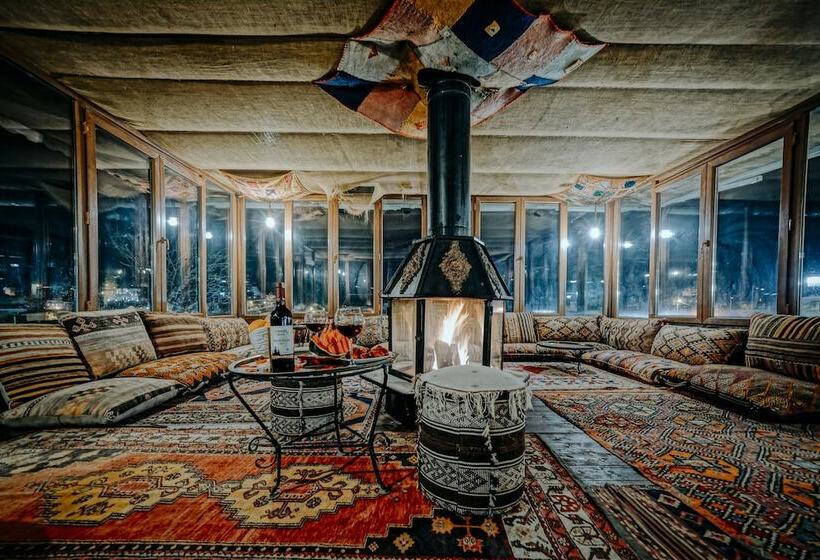 פנסיון Elysee Cave House