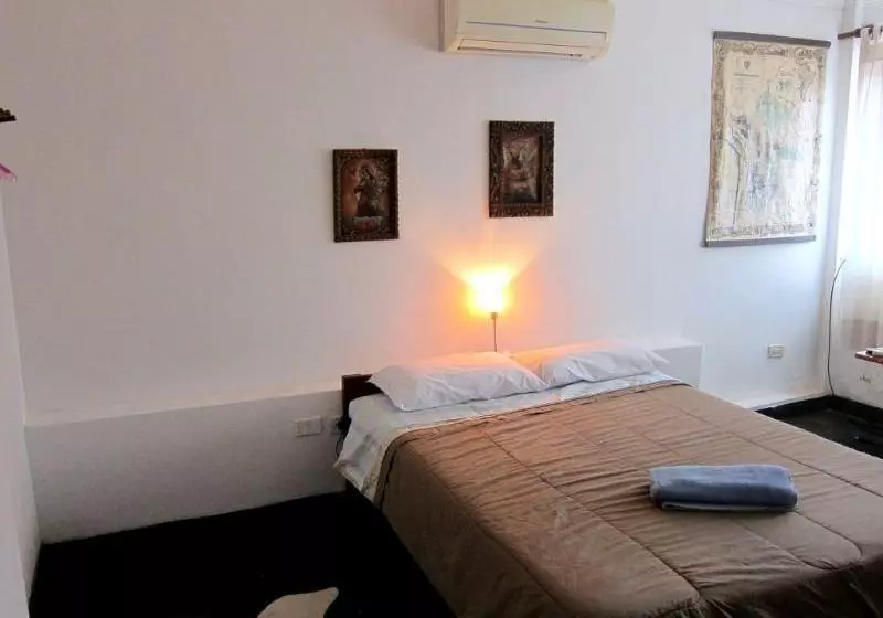 مسافرخانه Casa Internacional Los Aventureros