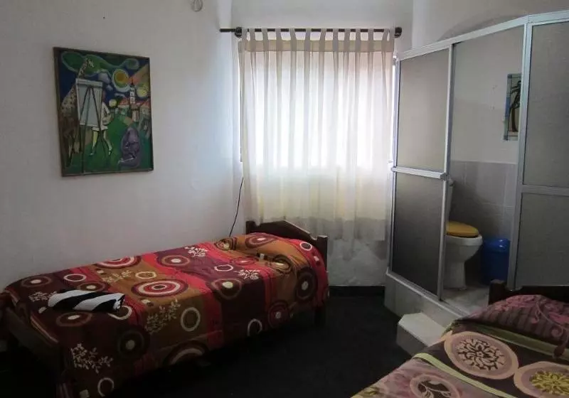 مسافرخانه Casa Internacional Los Aventureros