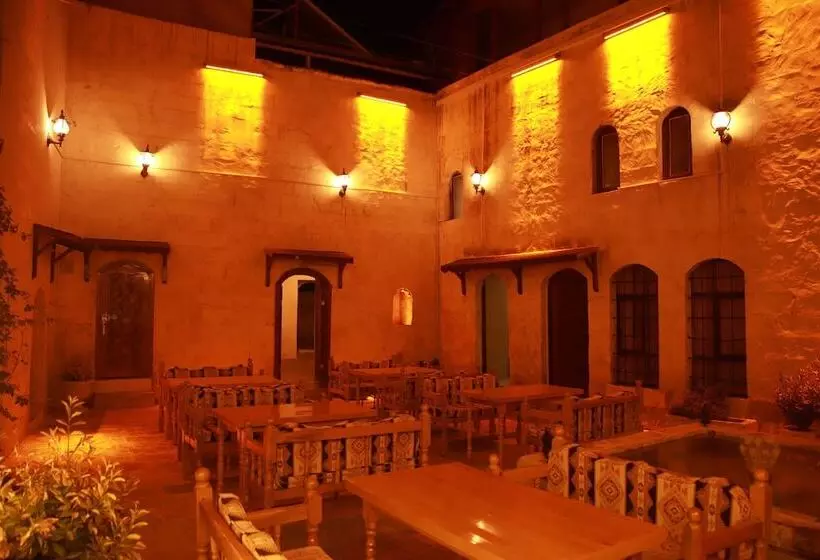 هتل Aslan Konuk Evi