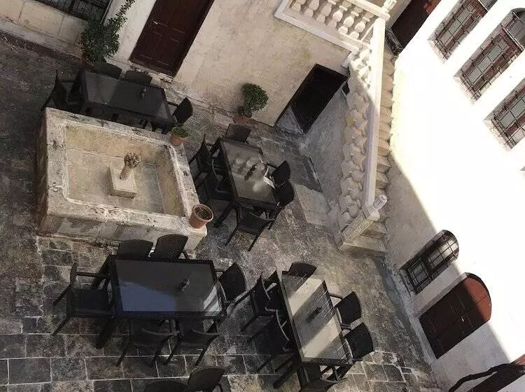 هتل Aslan Konuk Evi