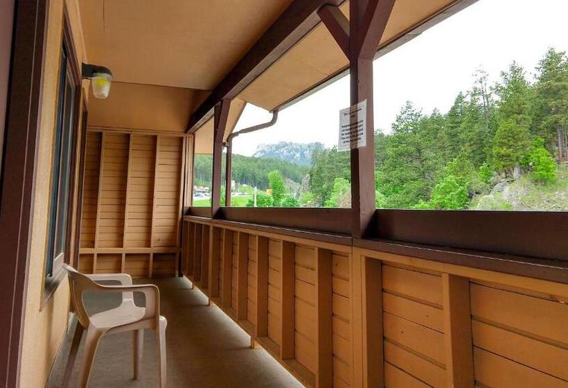 Hotel Magnuson Grand Rushmore View
