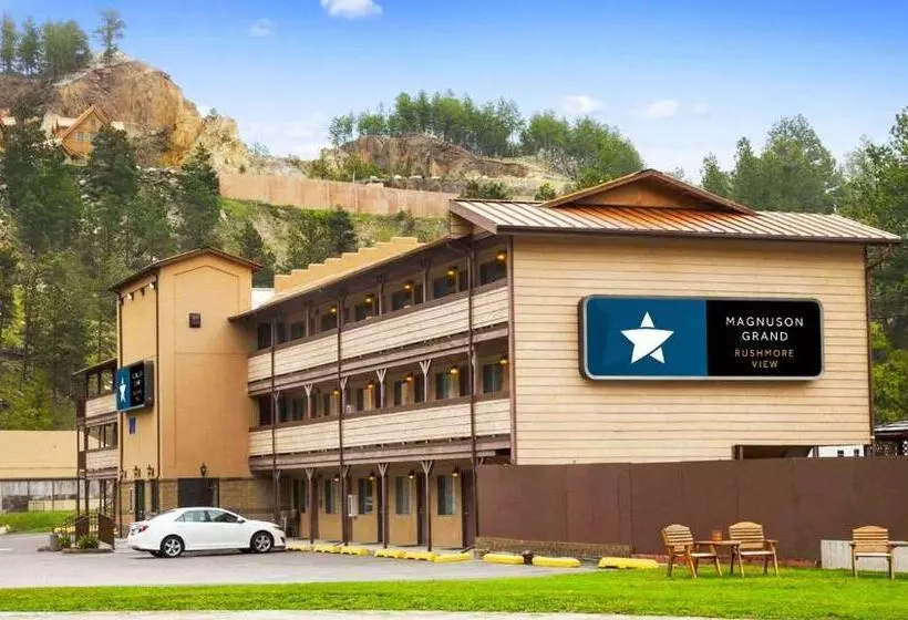 Hotel Magnuson Grand Rushmore View