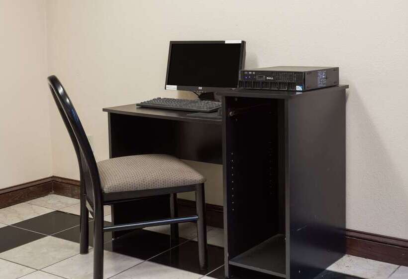 Отель Super 8 By Wyndham Indianola