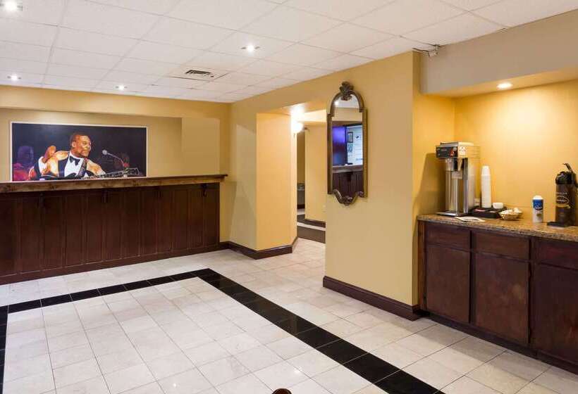 Отель Super 8 By Wyndham Indianola