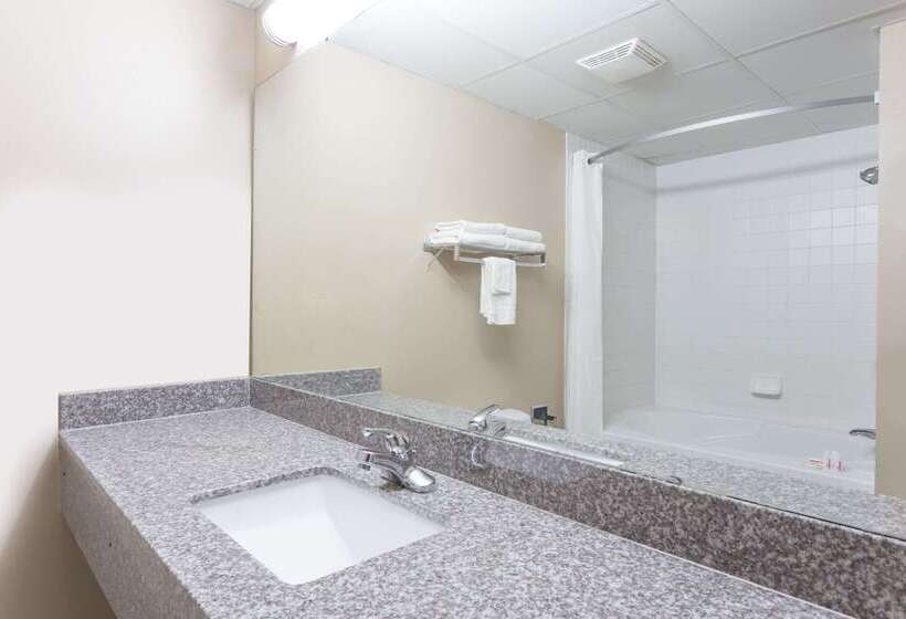 Отель Super 8 By Wyndham Indianola