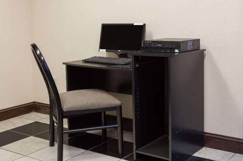 Отель Super 8 By Wyndham Indianola