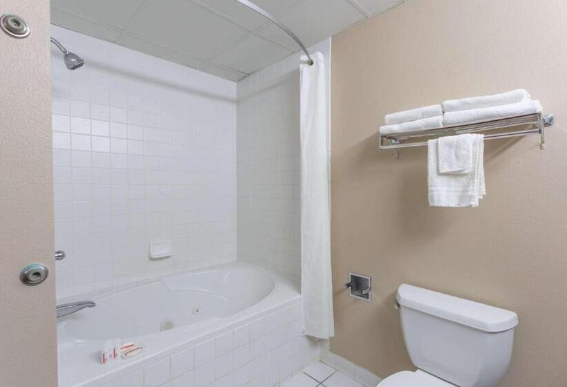 Отель Super 8 By Wyndham Indianola