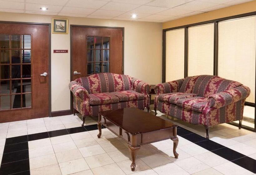 Отель Super 8 By Wyndham Indianola