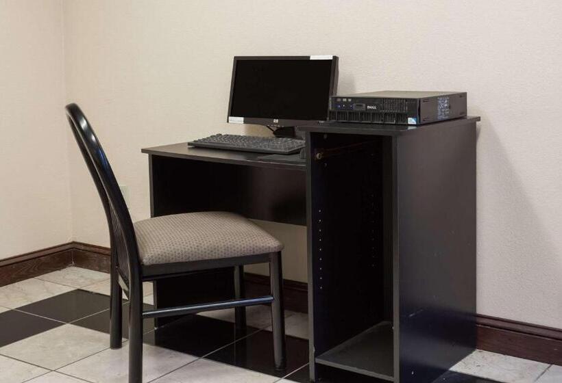 Отель Super 8 By Wyndham Indianola