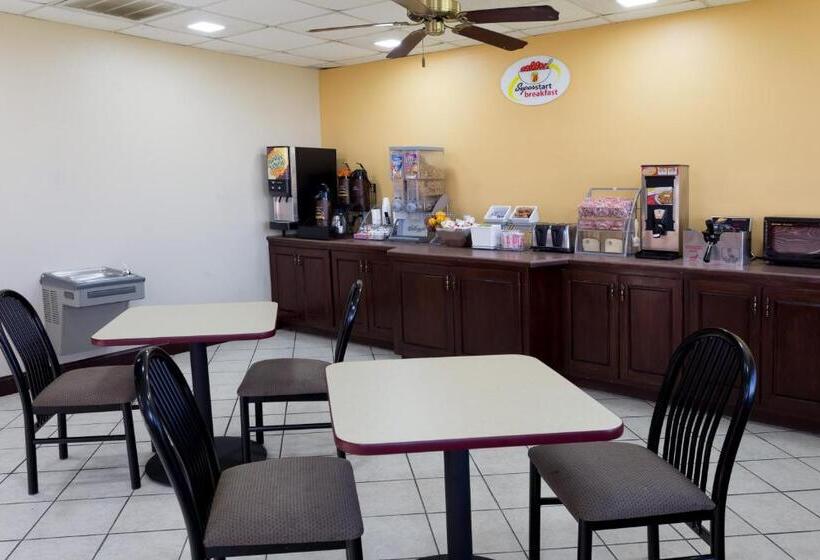 Отель Super 8 By Wyndham Indianola