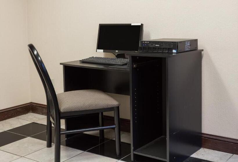 Отель Super 8 By Wyndham Indianola