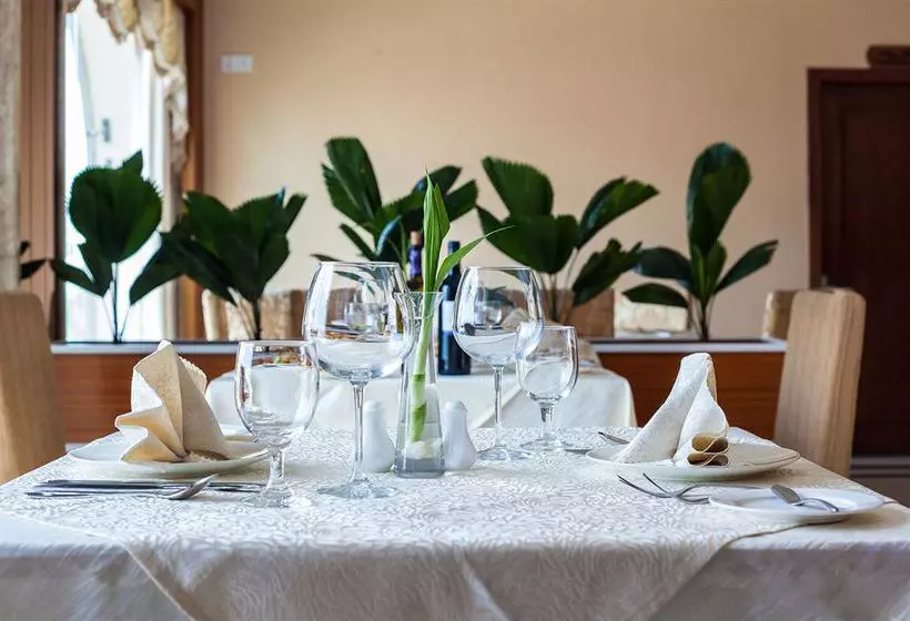 Отель Herman International