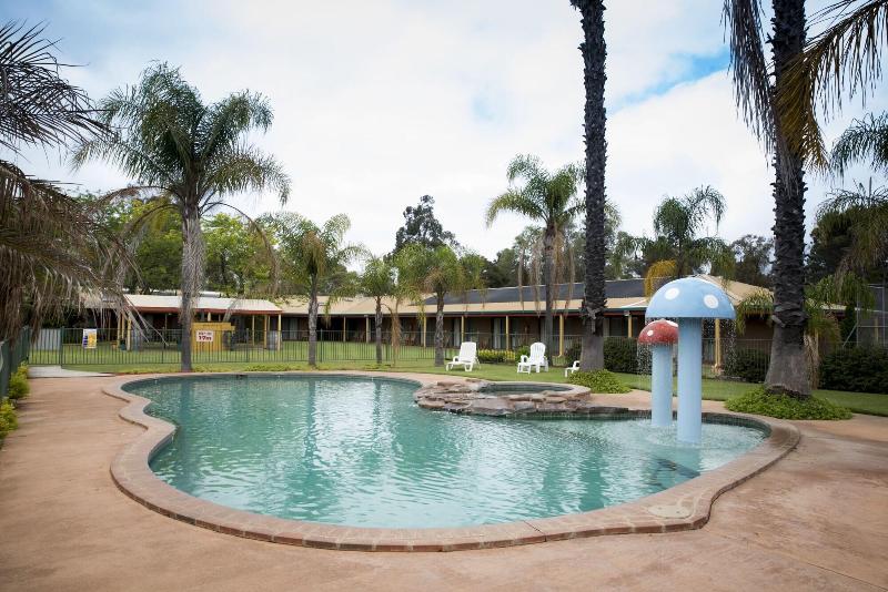 Barooga Country Inn Motel