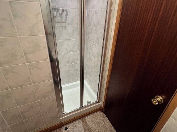 בית מלון כפרי Butlers Guest House