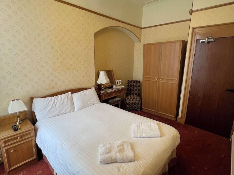 בית מלון כפרי Butlers Guest House