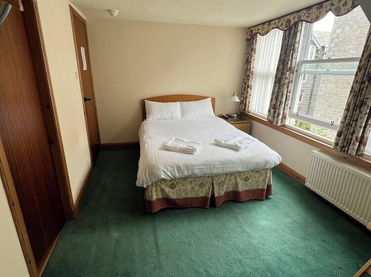 בית מלון כפרי Butlers Guest House