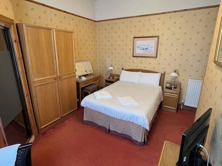 בית מלון כפרי Butlers Guest House