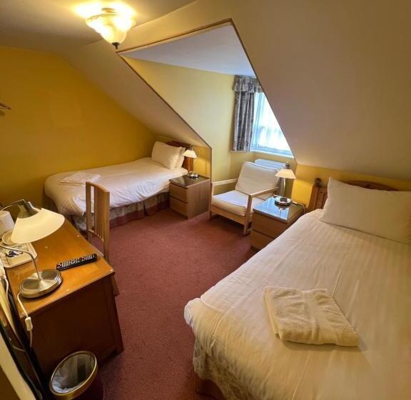 בית מלון כפרי Butlers Guest House