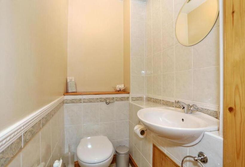 בית מלון כפרי Butlers Guest House