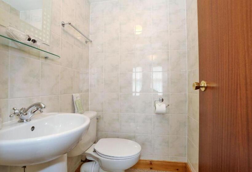 בית מלון כפרי Butlers Guest House