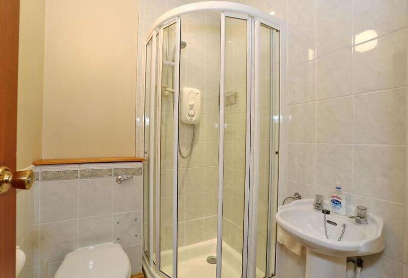 בית מלון כפרי Butlers Guest House