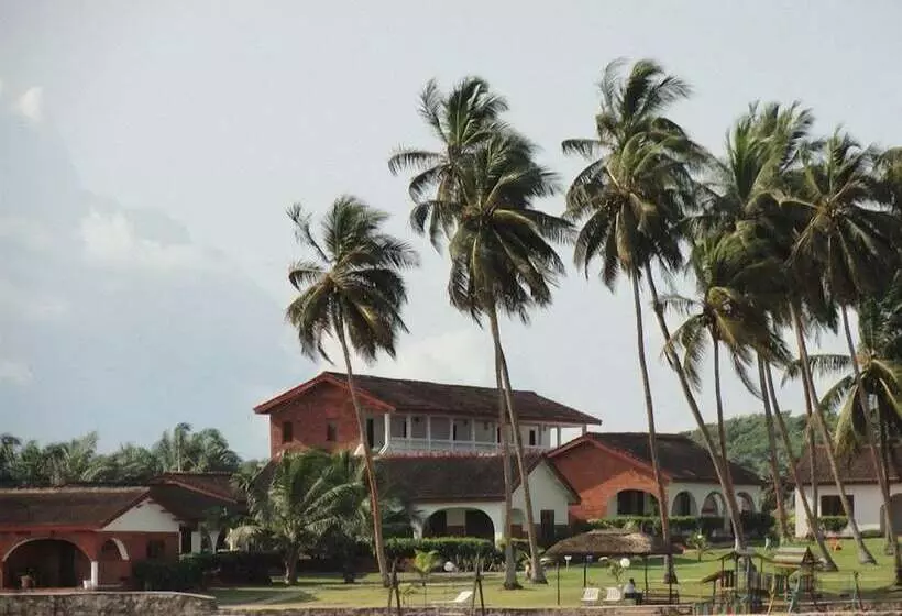 酒店 Coconut Grove Beach Resort